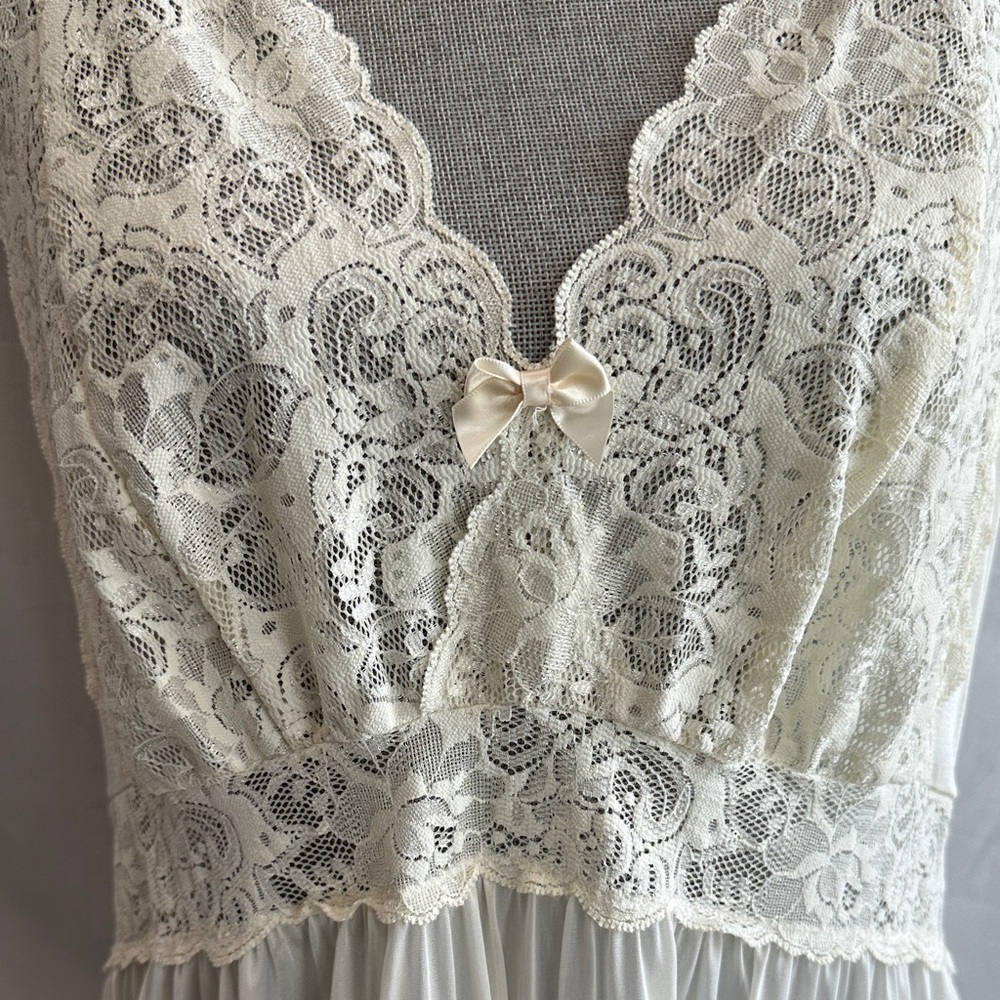 Shadowline Peignoir Ivory Lace Trimmed Gown and Robe - Picture 8 of 11
